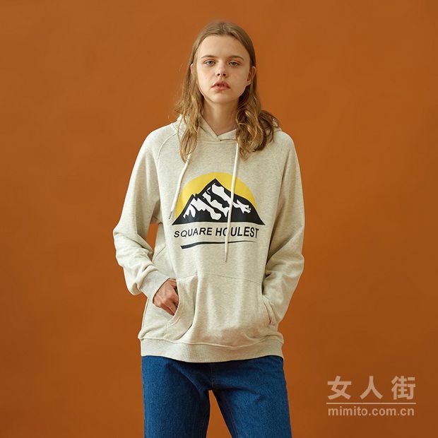 三月春暖花开,春款卫衣的搭配示范