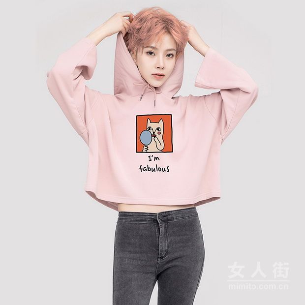 三月春暖花开,春款卫衣的搭配示范